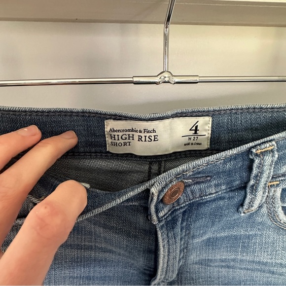 Abercrombie & Fitch High Rise Denim Short - Picture 3 of 4